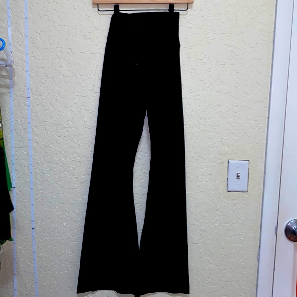 Cross flare leggings